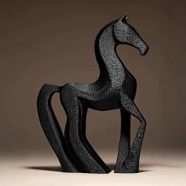 تمثال حصان مظلم