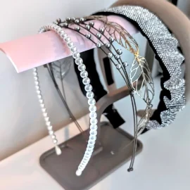 قاعدة لتعليق تاج الرآس بوضوح