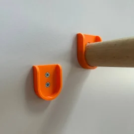 قاعدة لحمل الملابس المعلقة