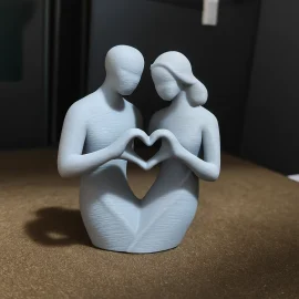 مجسم جميل ومعبر للمحبة